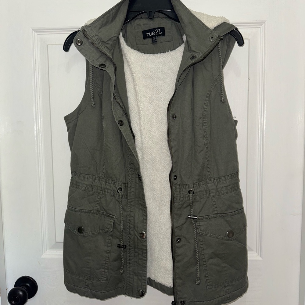 Rue21 Green Utility Vest with Collar and Faux Fur Lining - Picture 2 of 10